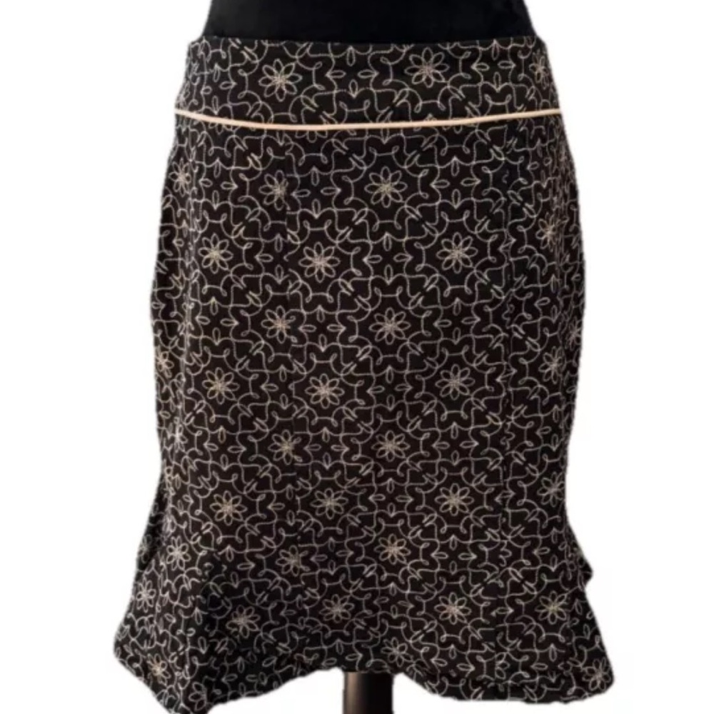 Uniform John Paul Richard 90s ruffle hem ladies skirt size 8 black white embroid